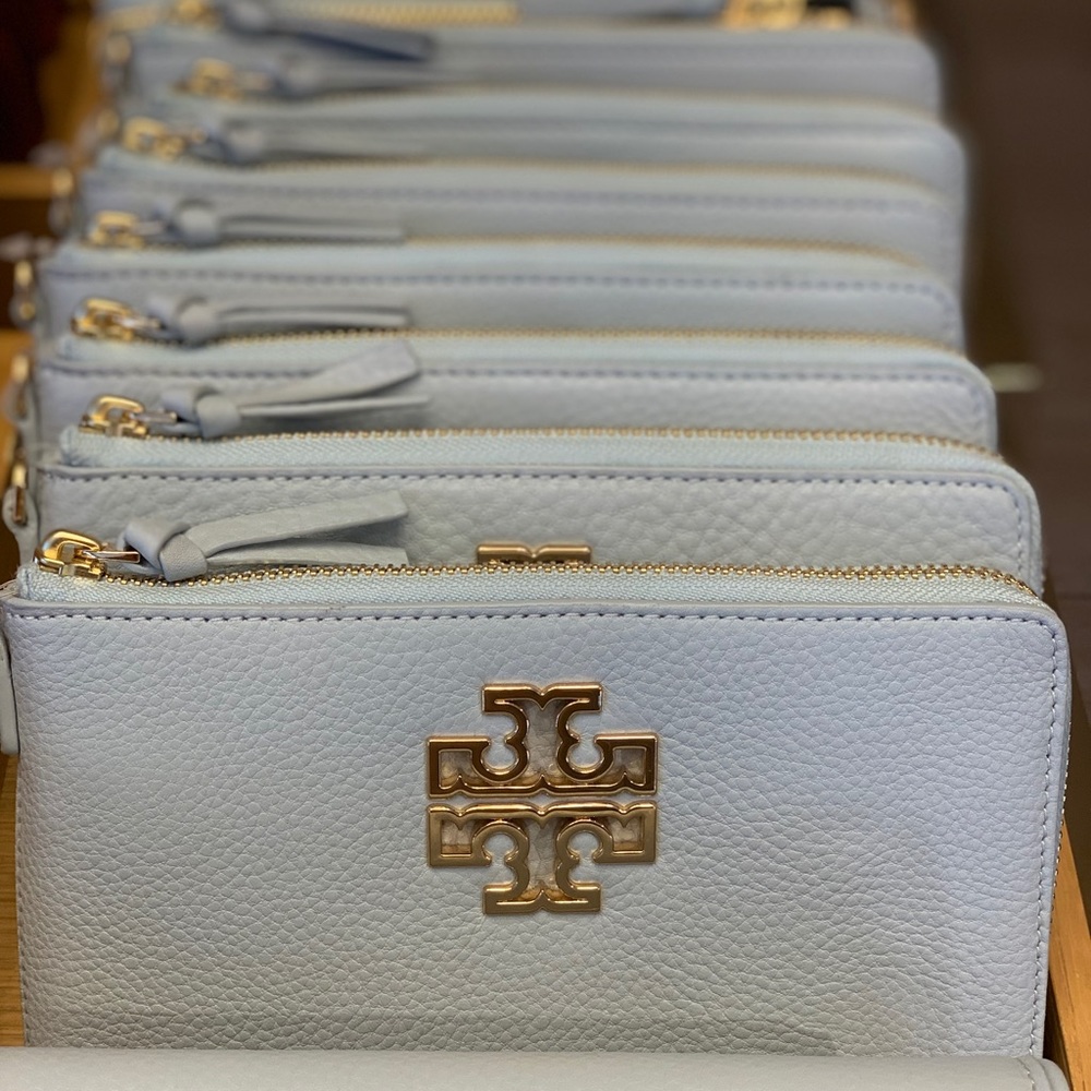 ✨Tory Burch Britten Large Zip Pouch Wristlet - Picture 6 of 7
